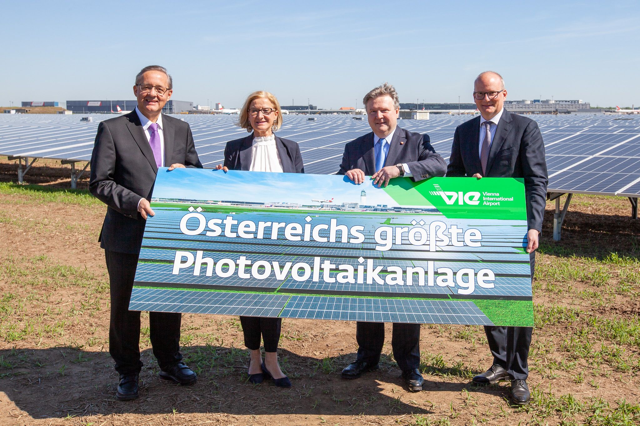 (v.l.n.r.): Dr. Günther Ofner, Vorstand der Flughafen Wien AG, Johanna Mikl-Leitner, Landeshauptfrau von Niederösterreich, Michael Ludwig, Bürgermeister der Stadt Wien, Mag. Julian Jäger, Vorstand der Flughafen Wien AG