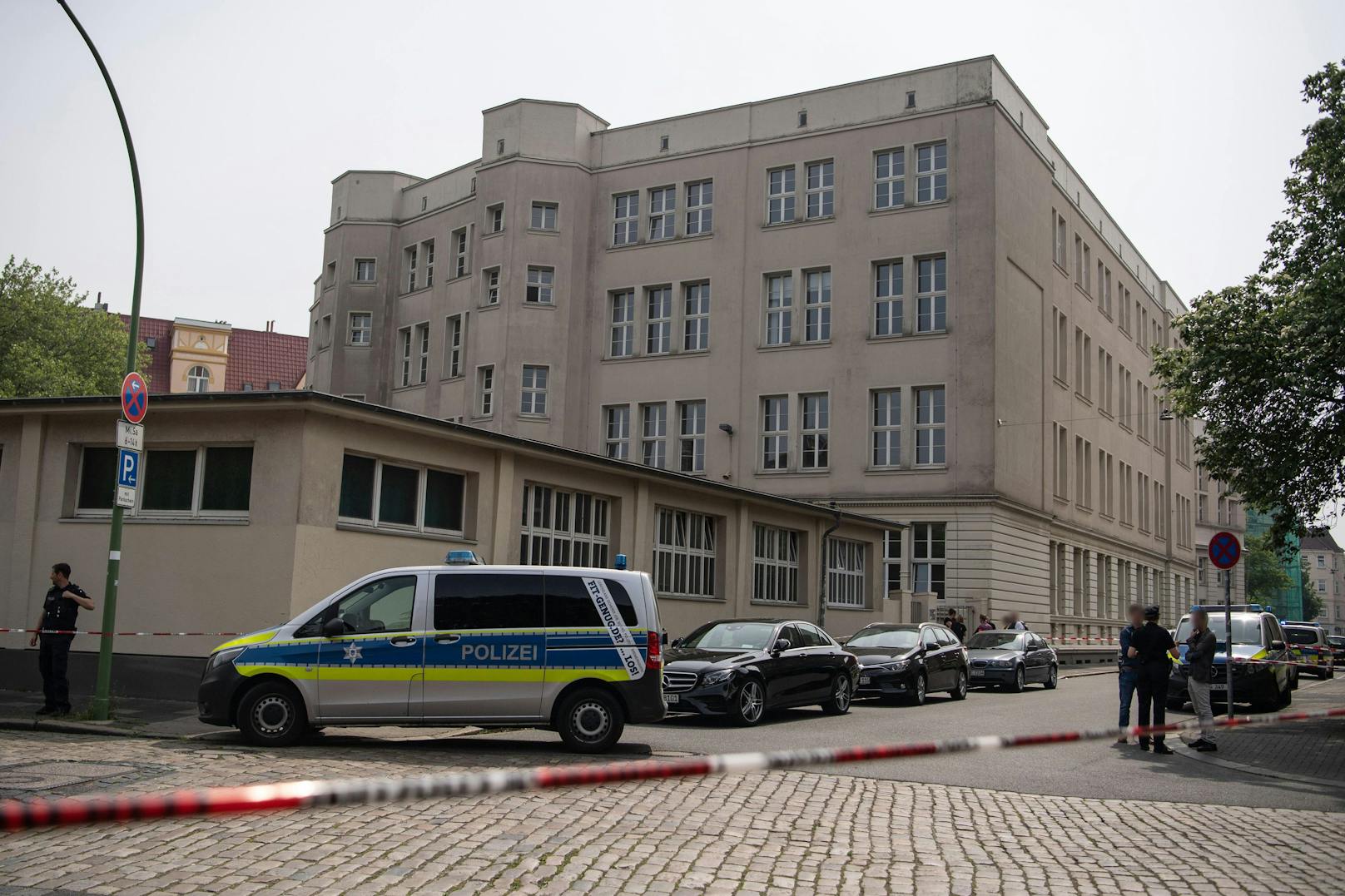 An einer Schule in Bremerhaven sind am Donnerstagmorgen offenbar Schüsse gefallen.