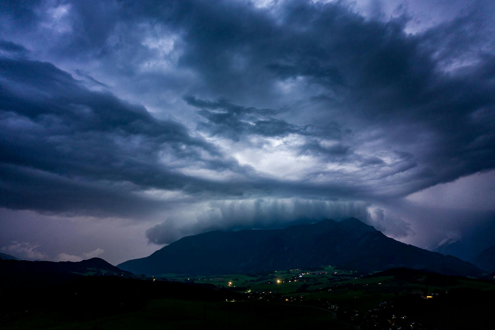 Gewitterwolke über dem Reiting in der Steiermark. Archivbild, aufgenommen am 10. August 2021 in Trofaiach.