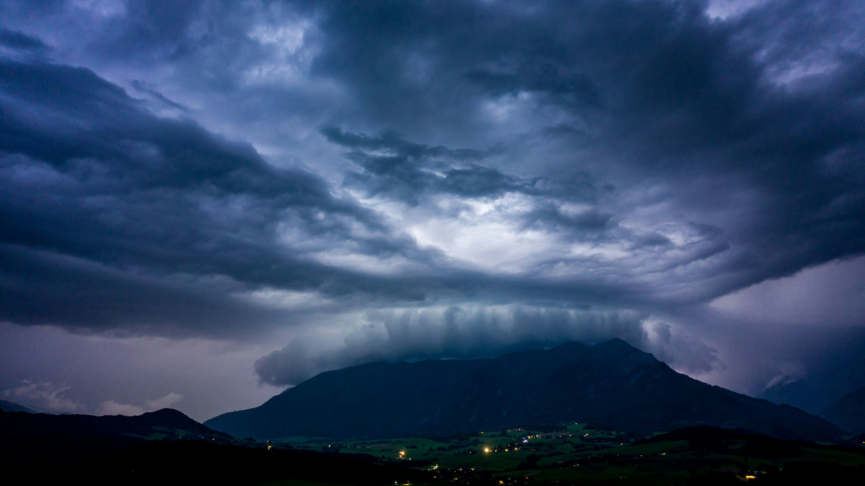 Gewitterwolke über dem Reiting in der Steiermark. Archivbild, aufgenommen am 10. August 2021 in Trofaiach.