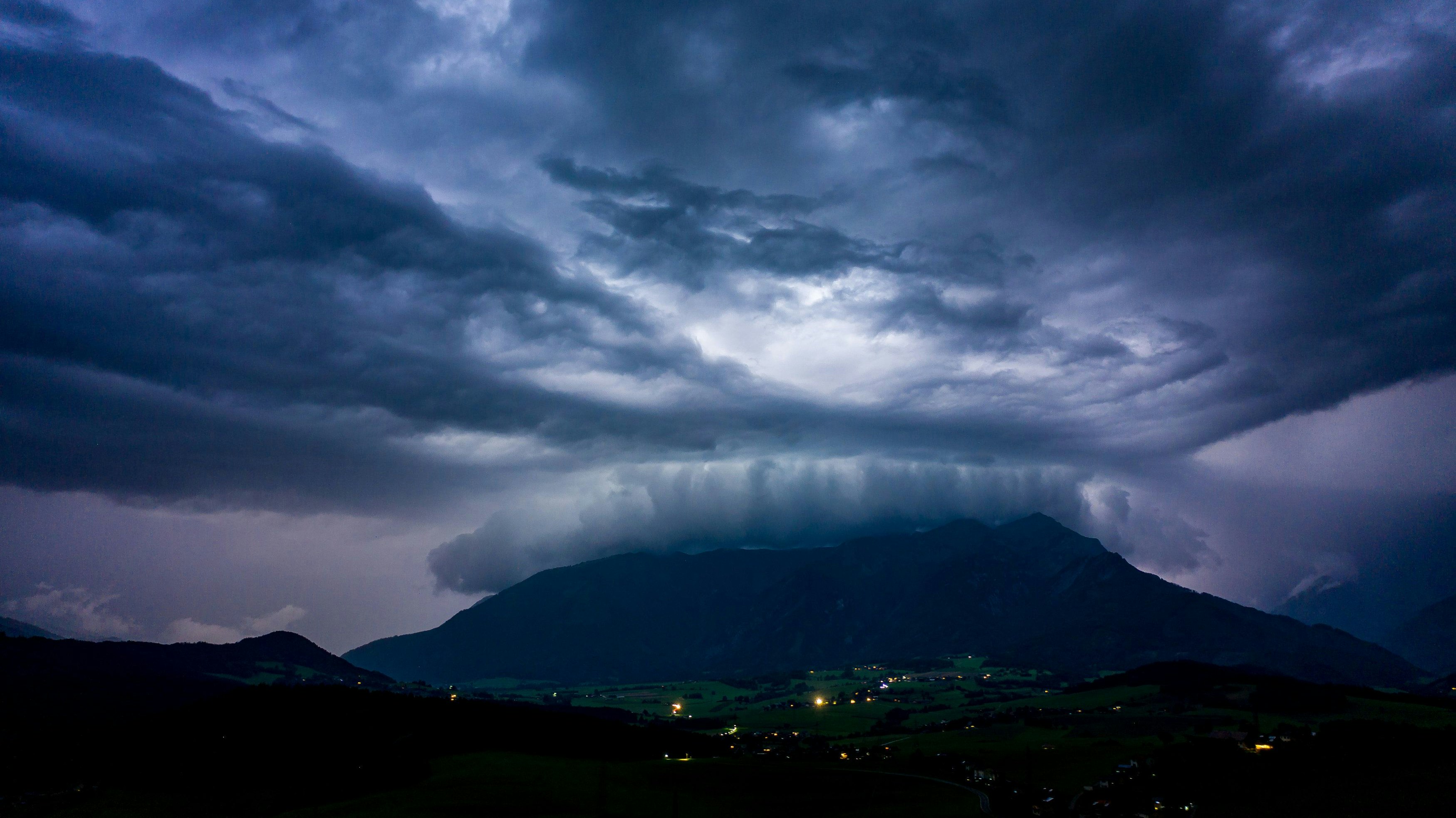 Gewitterwolke über dem Reiting in der Steiermark. Archivbild, aufgenommen am 10. August 2021 in Trofaiach.