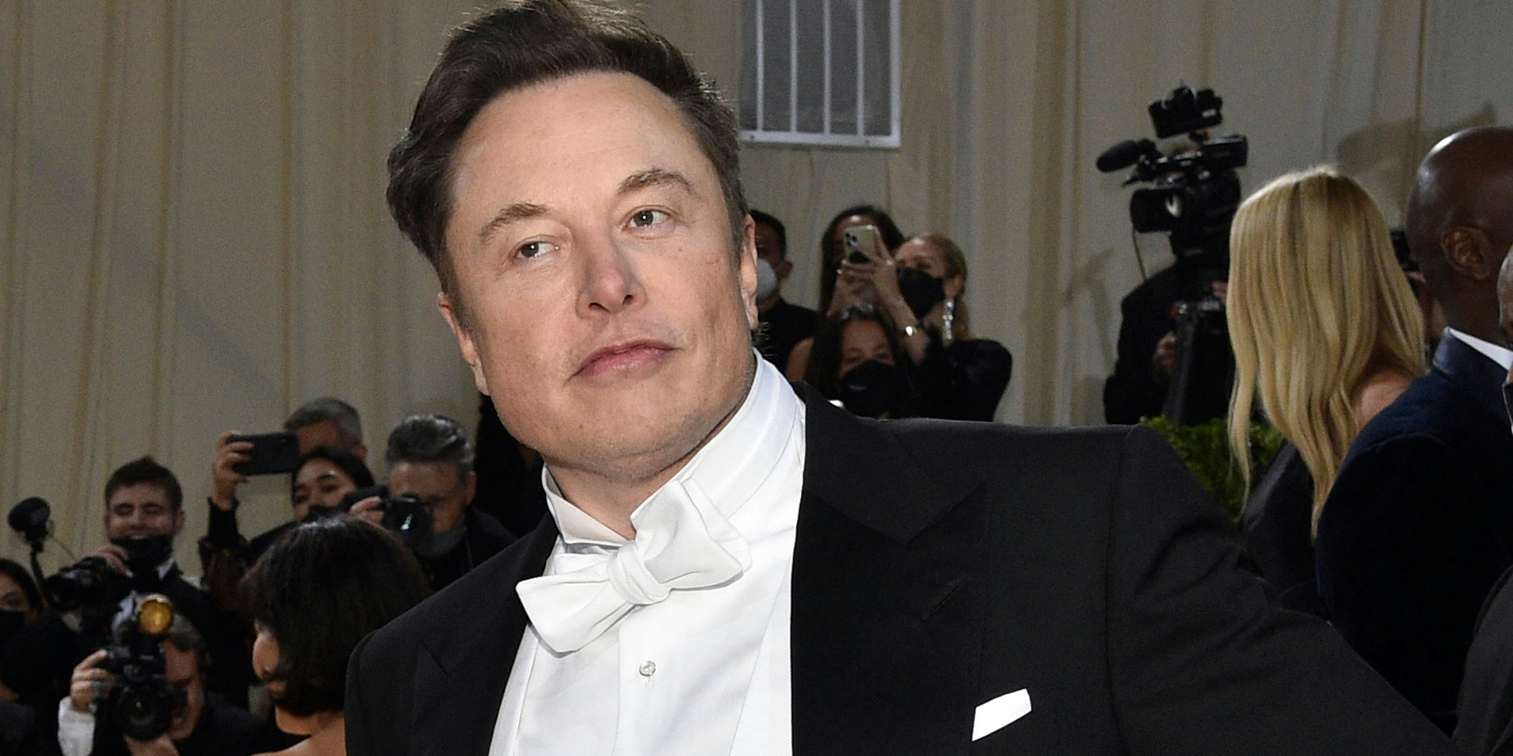 Download von www.picturedesk.com am 20.05.2022 (16:30).  Elon Musk attends The Metropolitan Museum of Art's Costume Institute benefit gala celebrating the opening of the "In America: An Anthology of Fashion" exhibition on Monday, May 2, 2022, in New York. (Photo by Evan Agostini/Invision/AP) - 20220502_PD10244 - Rechteinfo: Rights Managed (RM)