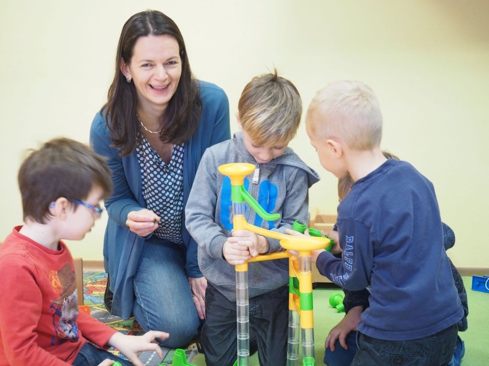 Eine flächendeckende, ganztägige Gratis-Kinderbetreuung würde Eltern massiv entlasten, sagt die SPÖ NÖ.