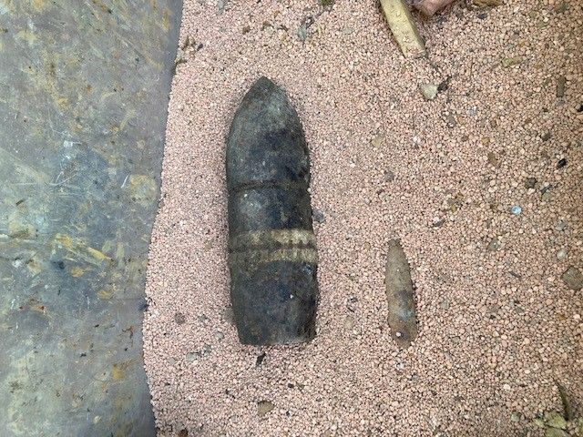 Ein Entminungsdienst transportierte die Panzergranate sicher ab.