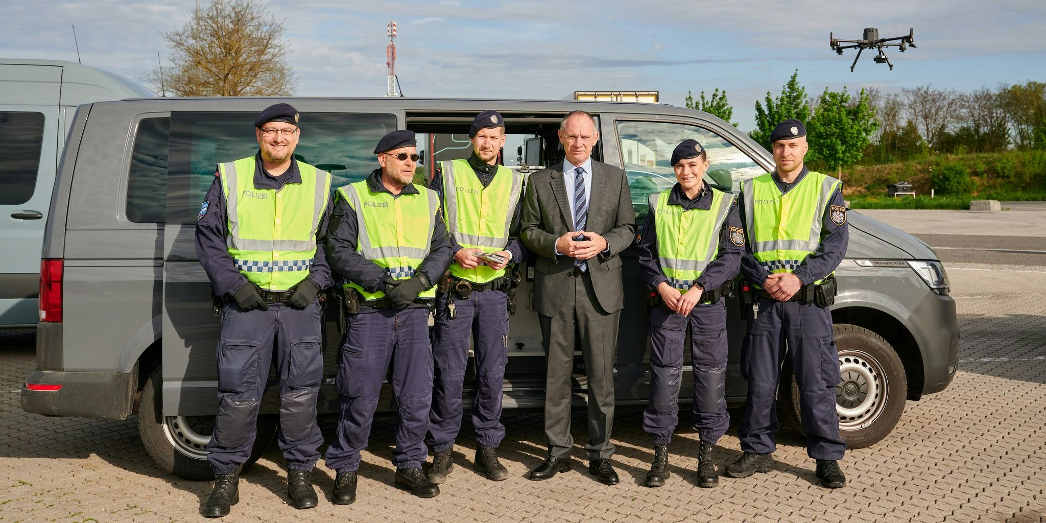 Innenminister Karner beim Besuch eines Planquadrats gegen Schlepperkriminalität am 5. Mai 2022.