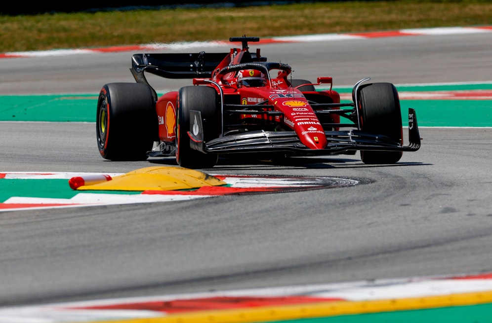 Charles Leclerc holt sich die Pole Position von Barcelona. 