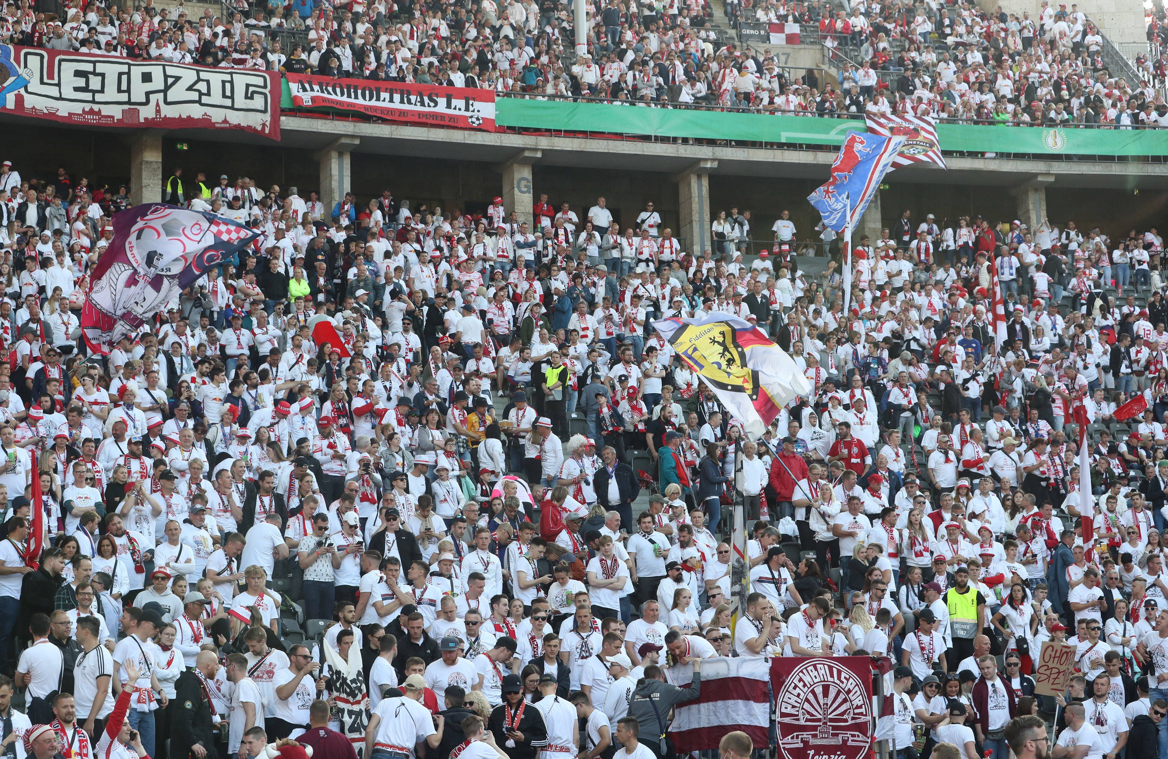 Bei einem Fan-Fest vor dem DFB-Pokalfinale in Berlin kam es zu einem Buttersäure-Anschlag. 