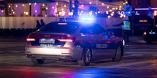 Frau nach Crash in Wien aus Auto-Wrack geschnitten