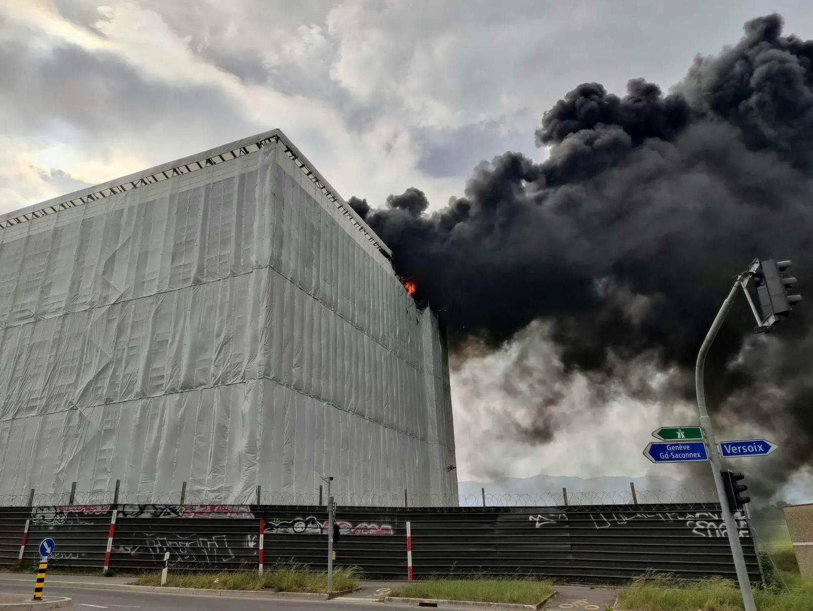 Das Feuer wurde im oberen Teil des Gebäudes lokalisiert.