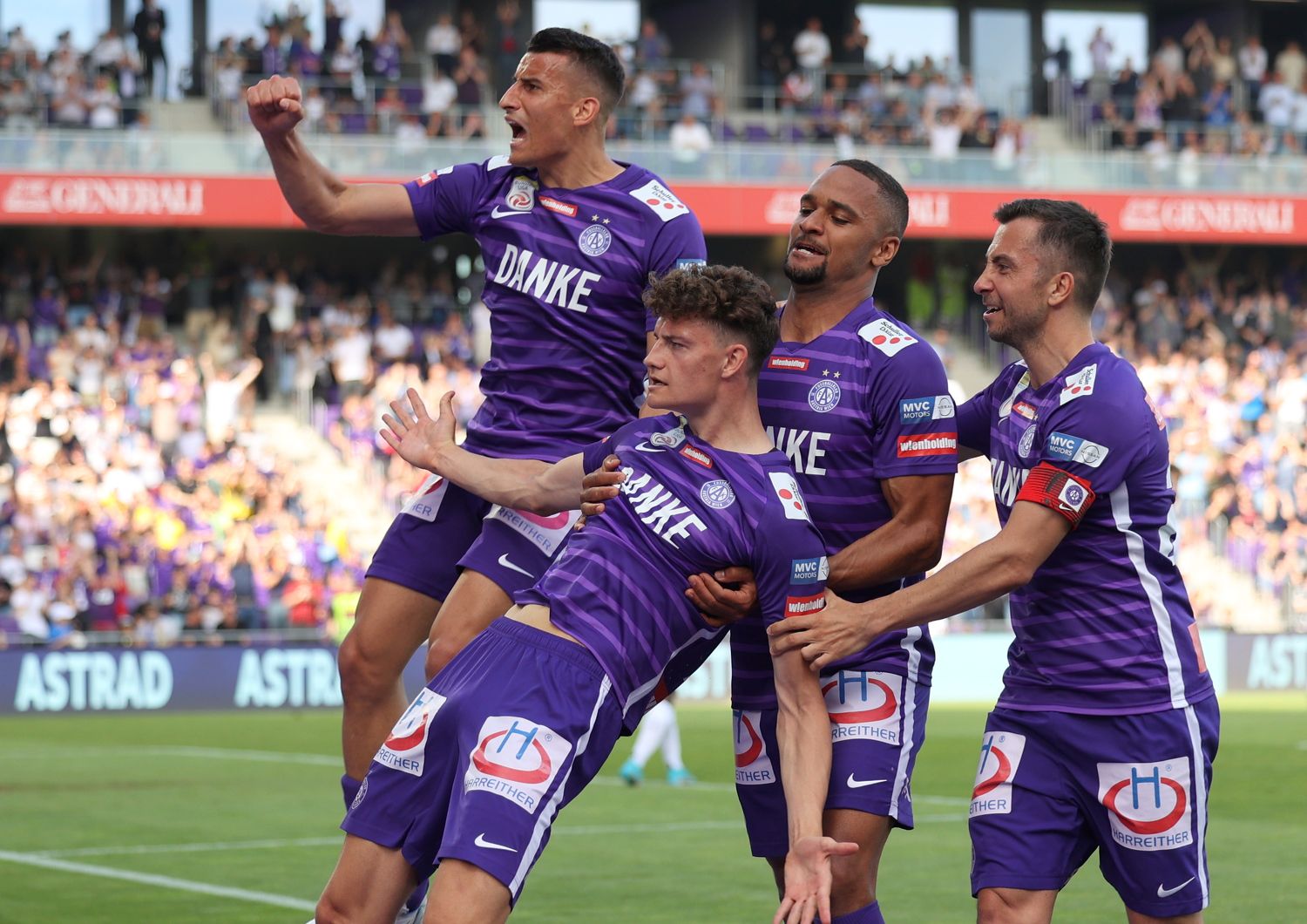 Die Wiener Austria jubelt im letzten Heimspiel der Saison gegen Sturm Graz. 