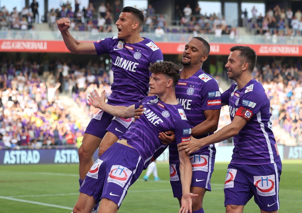 Die Wiener Austria jubelt im letzten Heimspiel der Saison gegen Sturm Graz. 
