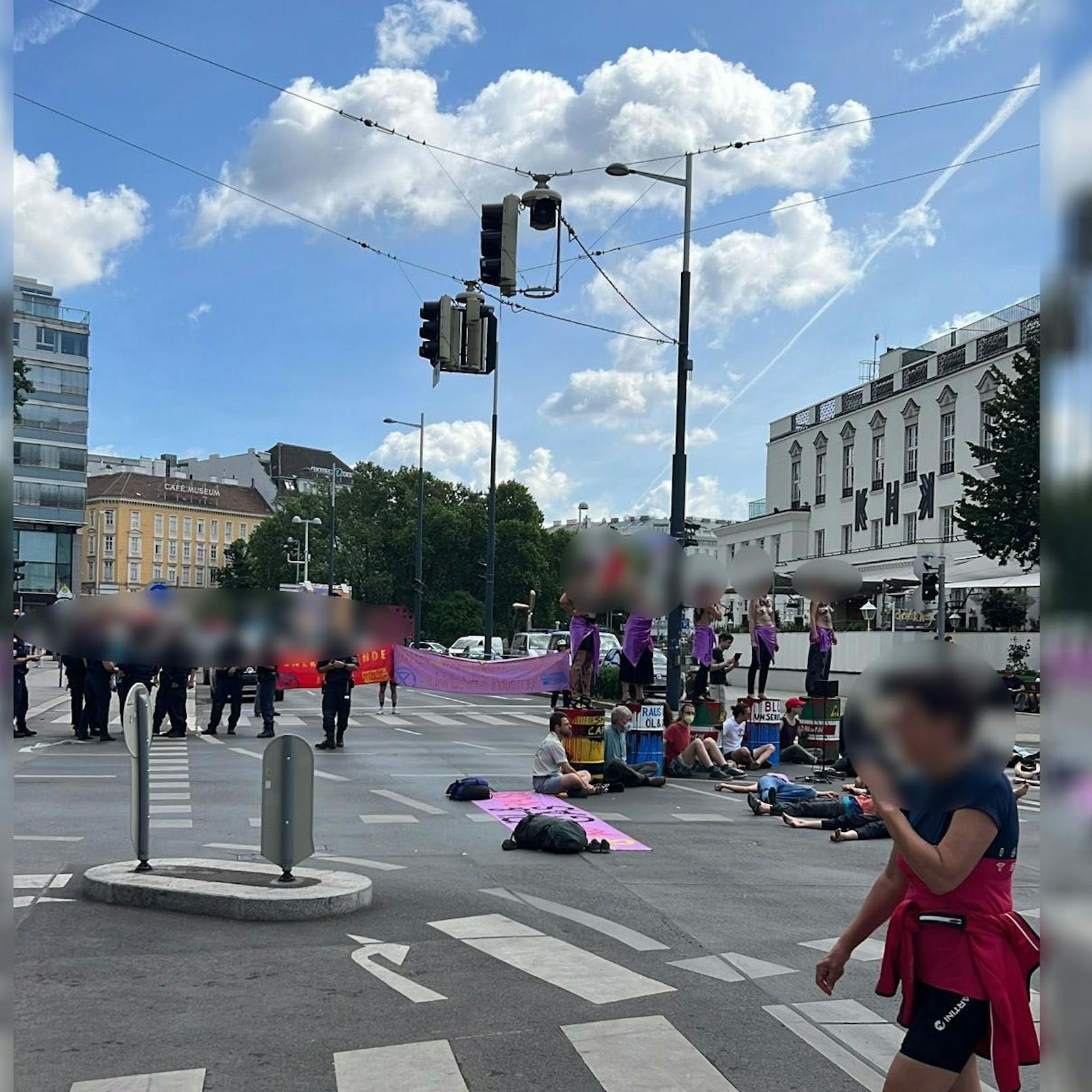 Eine unangemeldete Demo brachte den Verkehrs vollkommen zum Erliegen.