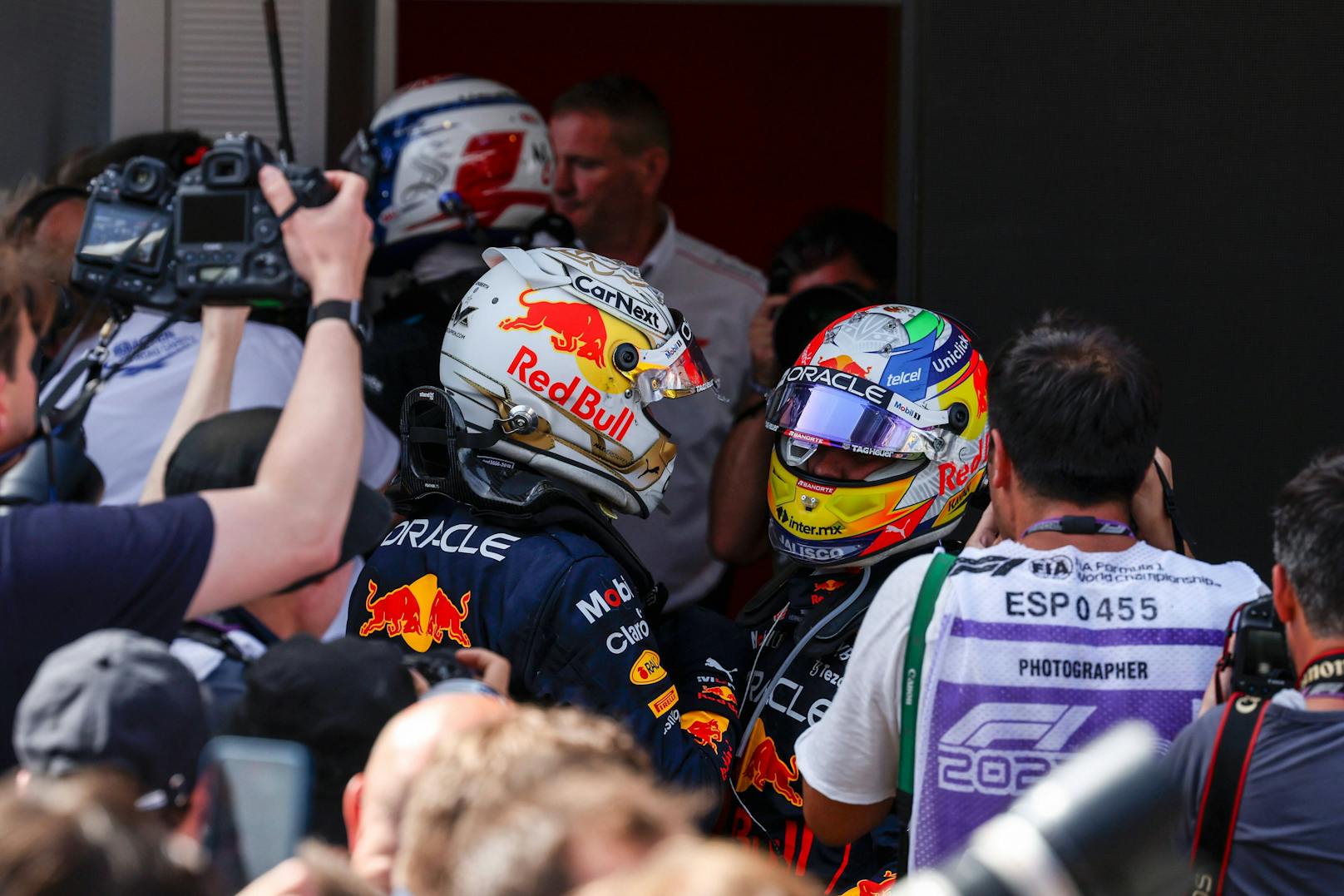 Stallorder bei Red Bull: Verstappen siegt vor Perez.