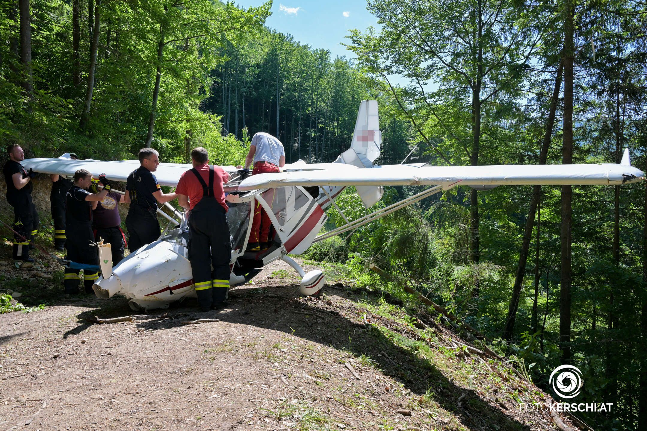Dutzende Einsatzkräfte waren nach dem Flugzeug-Crash im Einsatz.&nbsp;