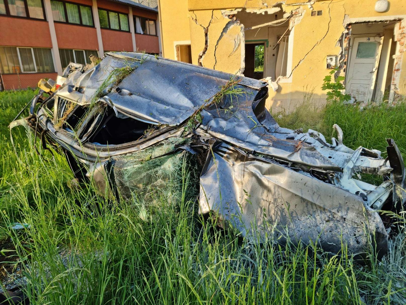 Eine Person ließ beim Unfall ihr Leben. 