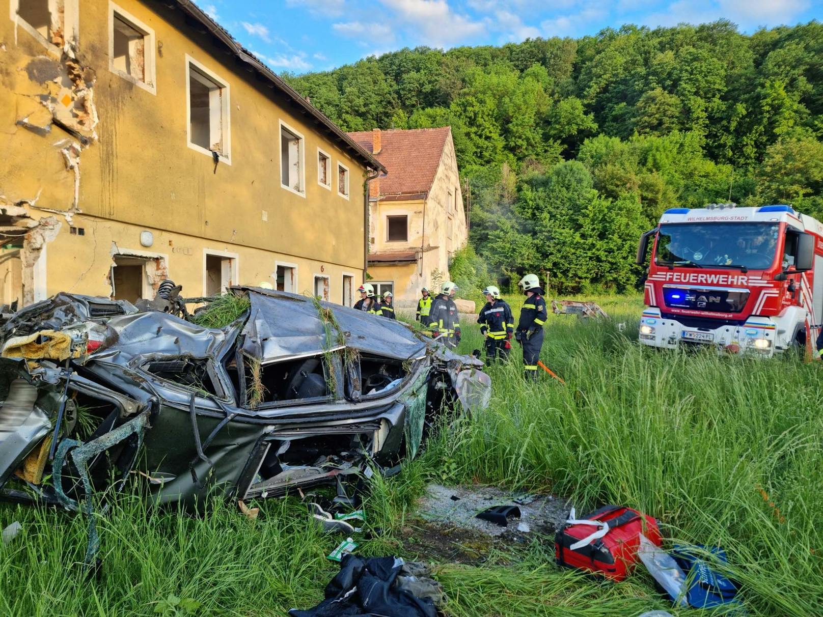 Rettungskräfte und Feuerwehr waren zahlreich im Einsatz. 