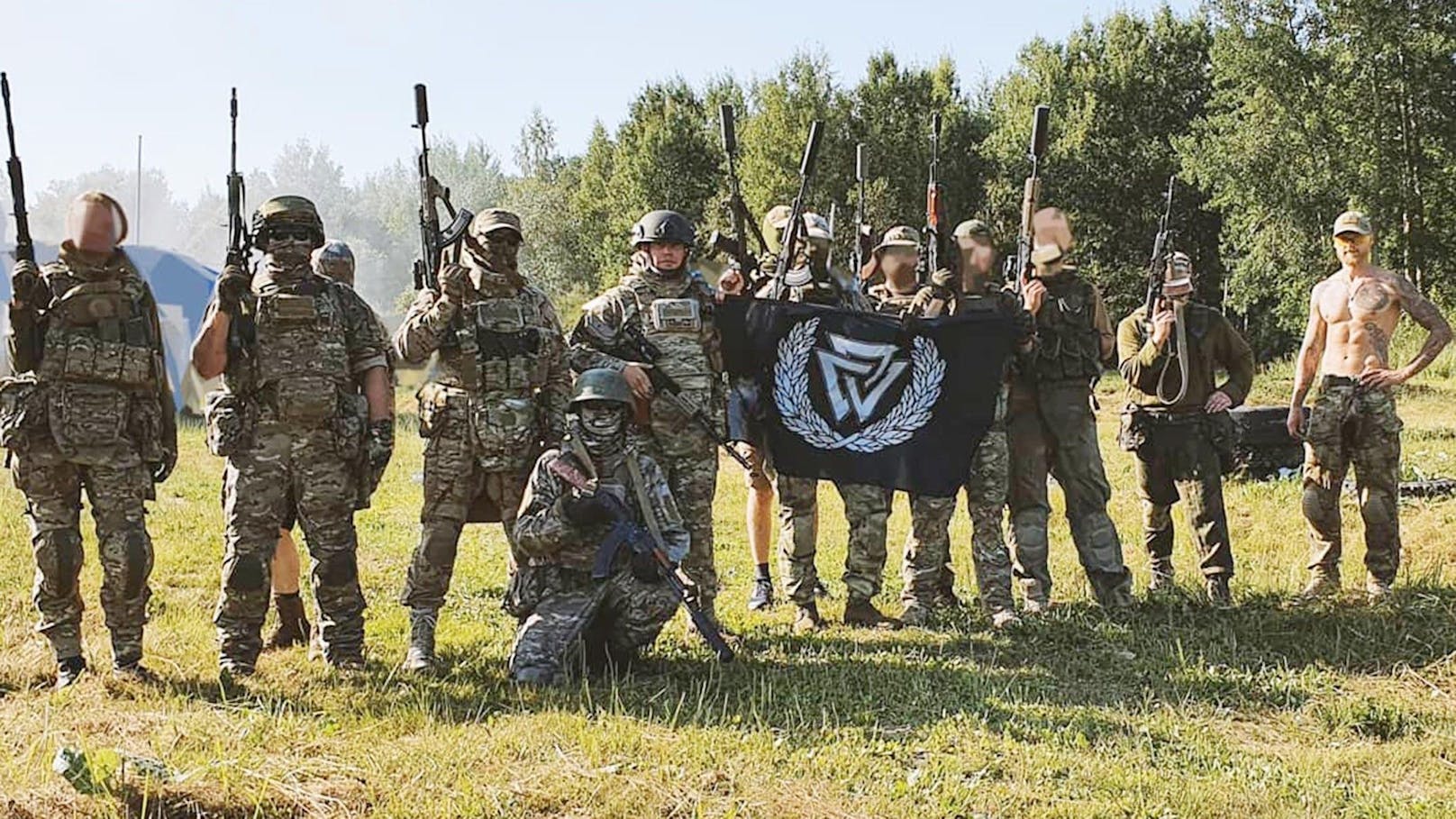 Laut einem Bericht des deutschen Bundesnachrichtendienstes BND greifen rechtsradikale russische Milizen wie die "Russian League" und "Rusich" (Bild) in der Ukraine in die Kampfhandlungen ein.