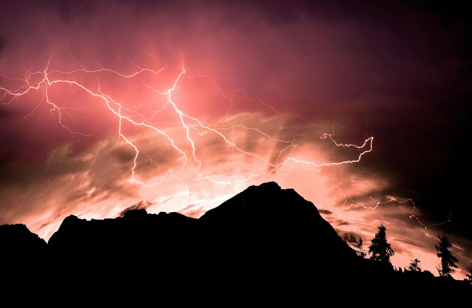 Bis Donnerstag gehen immer wieder heftige Gewitter über Österreich nieder.