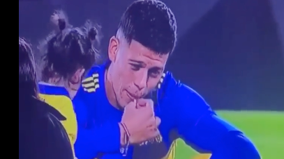 Marco Rojo gönnt sich eine Siegerzigarette.