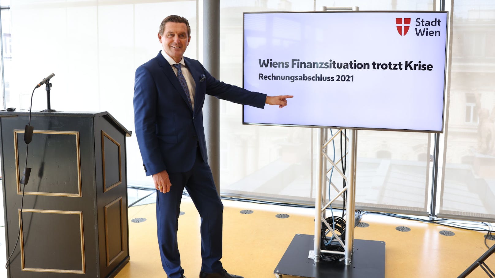 Wiener Finanzstadtrat Peter Hanke (SP) bei der Präsentation des Rechnungsabschlusses 2021.