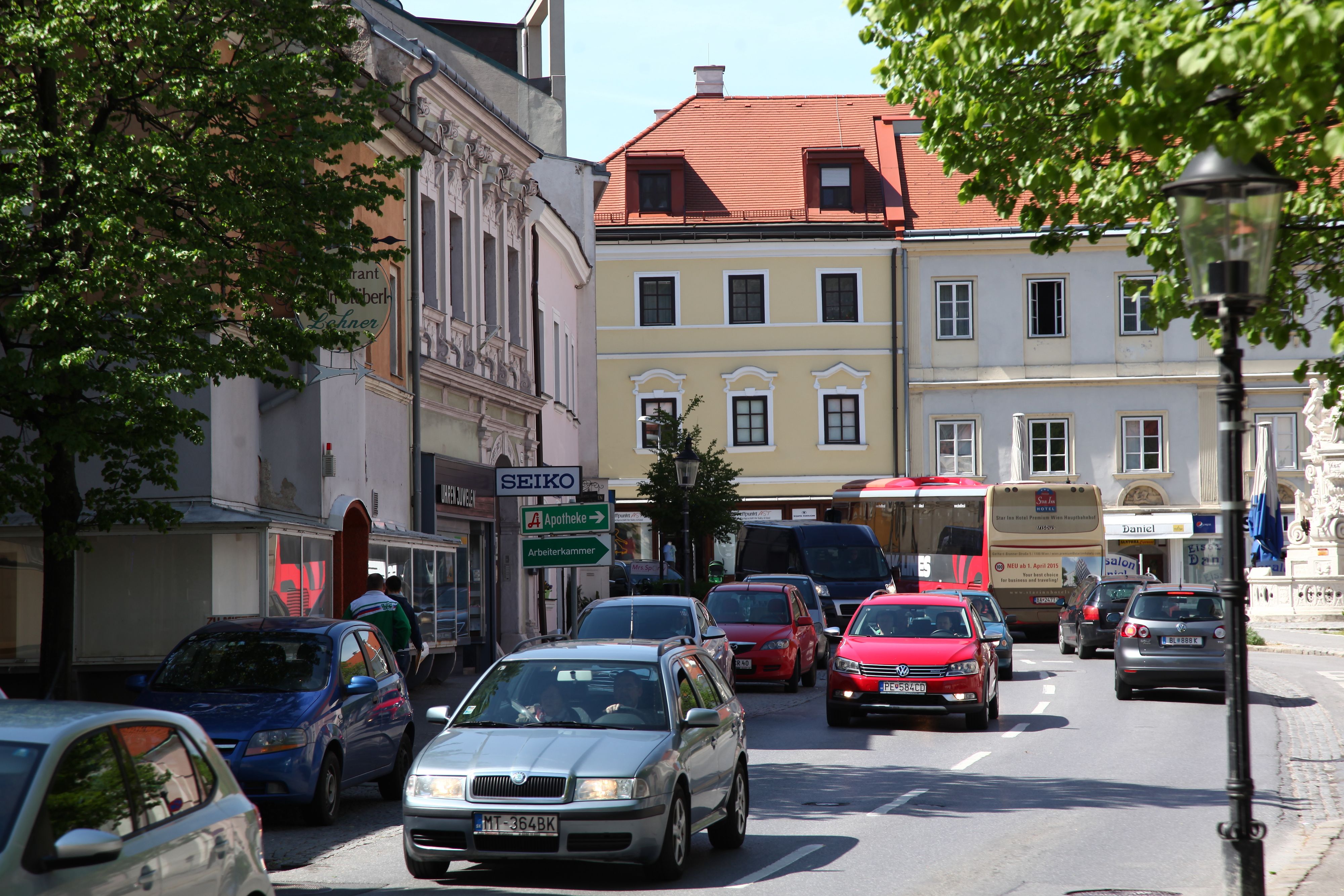 Österreich habe im Klimaschutz&nbsp;neben dem Gebäudebereich vor allem beim Verkehr Aufholbedarf. Laut EU-Kommission brauche es Alternativen zum Auto, einen Ausbau des öffentlichen Verkehrs, insbesondere in den abgelegenen ländlichen Regionen.