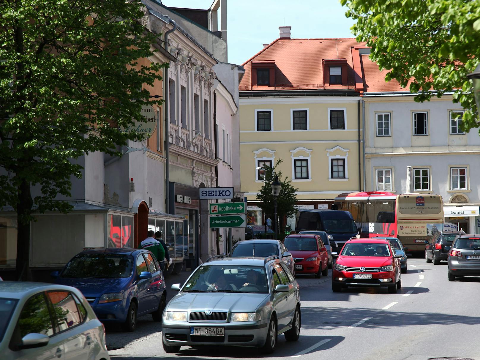 Österreich habe im Klimaschutz&nbsp;neben dem Gebäudebereich vor allem beim Verkehr Aufholbedarf. Laut EU-Kommission brauche es Alternativen zum Auto, einen Ausbau des öffentlichen Verkehrs, insbesondere in den abgelegenen ländlichen Regionen.