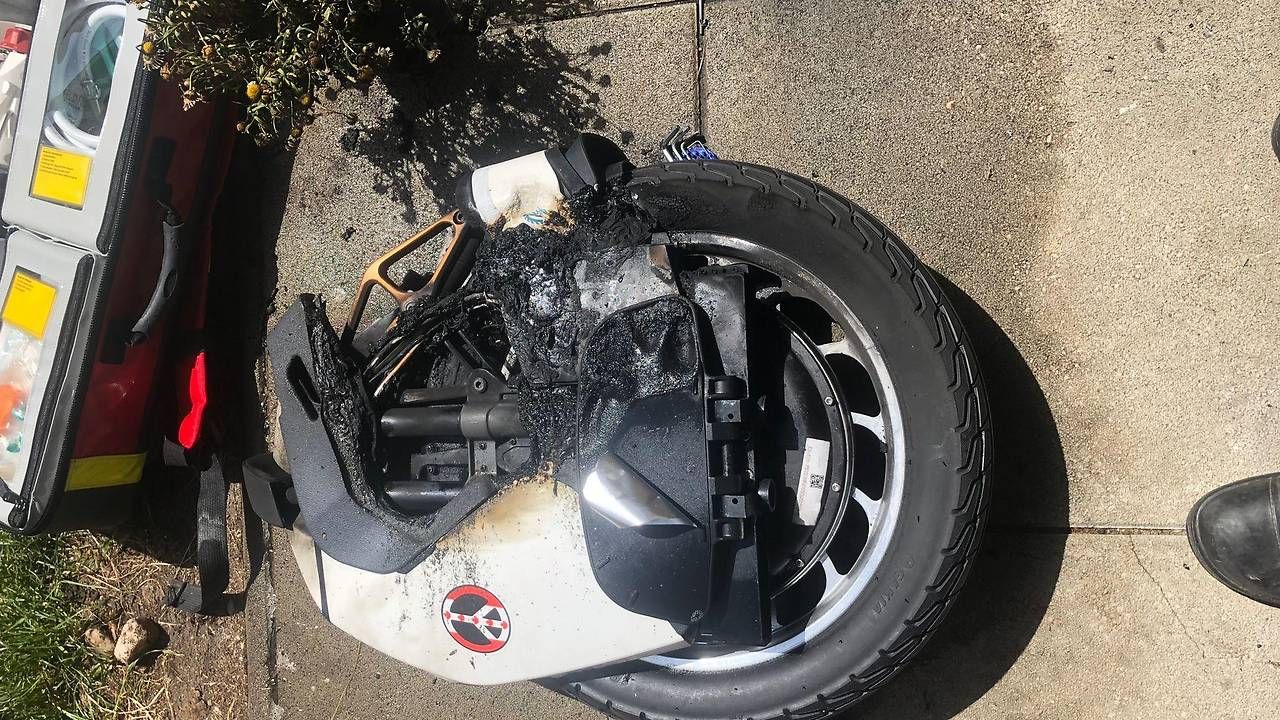 Der Akku des Einrades detonierte!