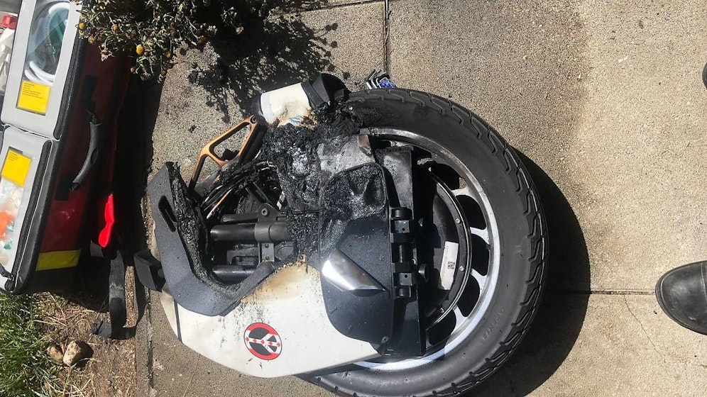 Der Akku des Einrades detonierte!