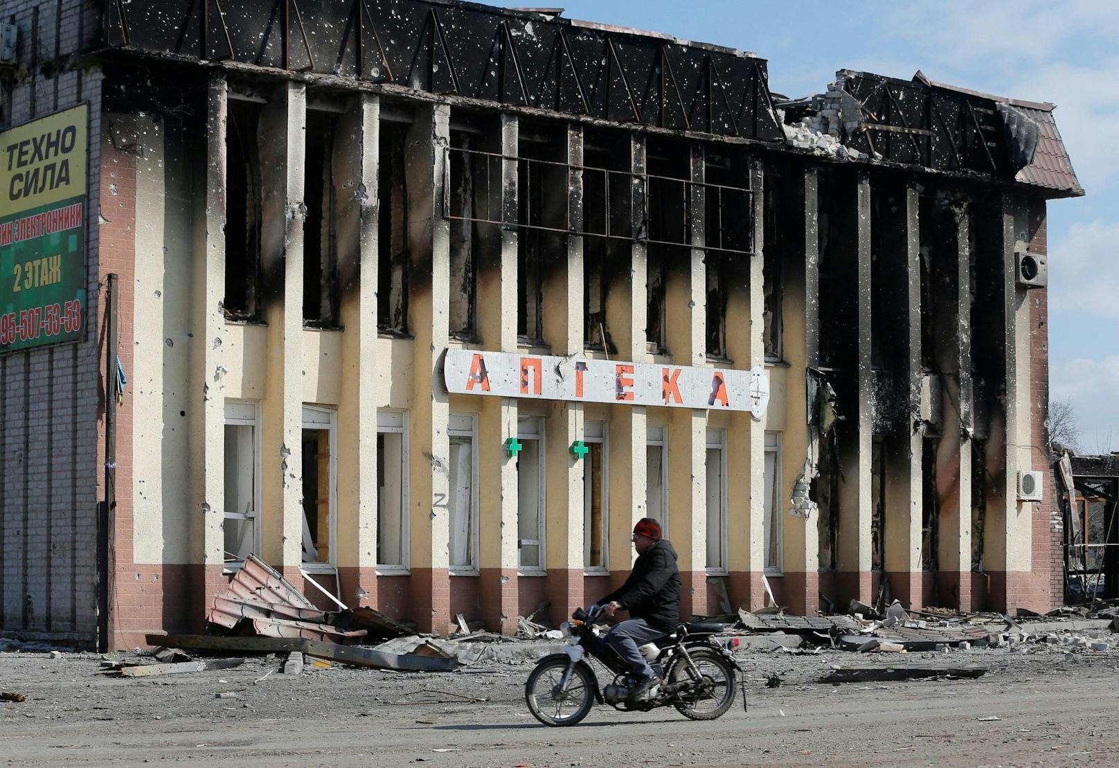 Ein im Krieg zerstörtes Gebäude in der Stadt Wolnowacha in der Region Donezk. 