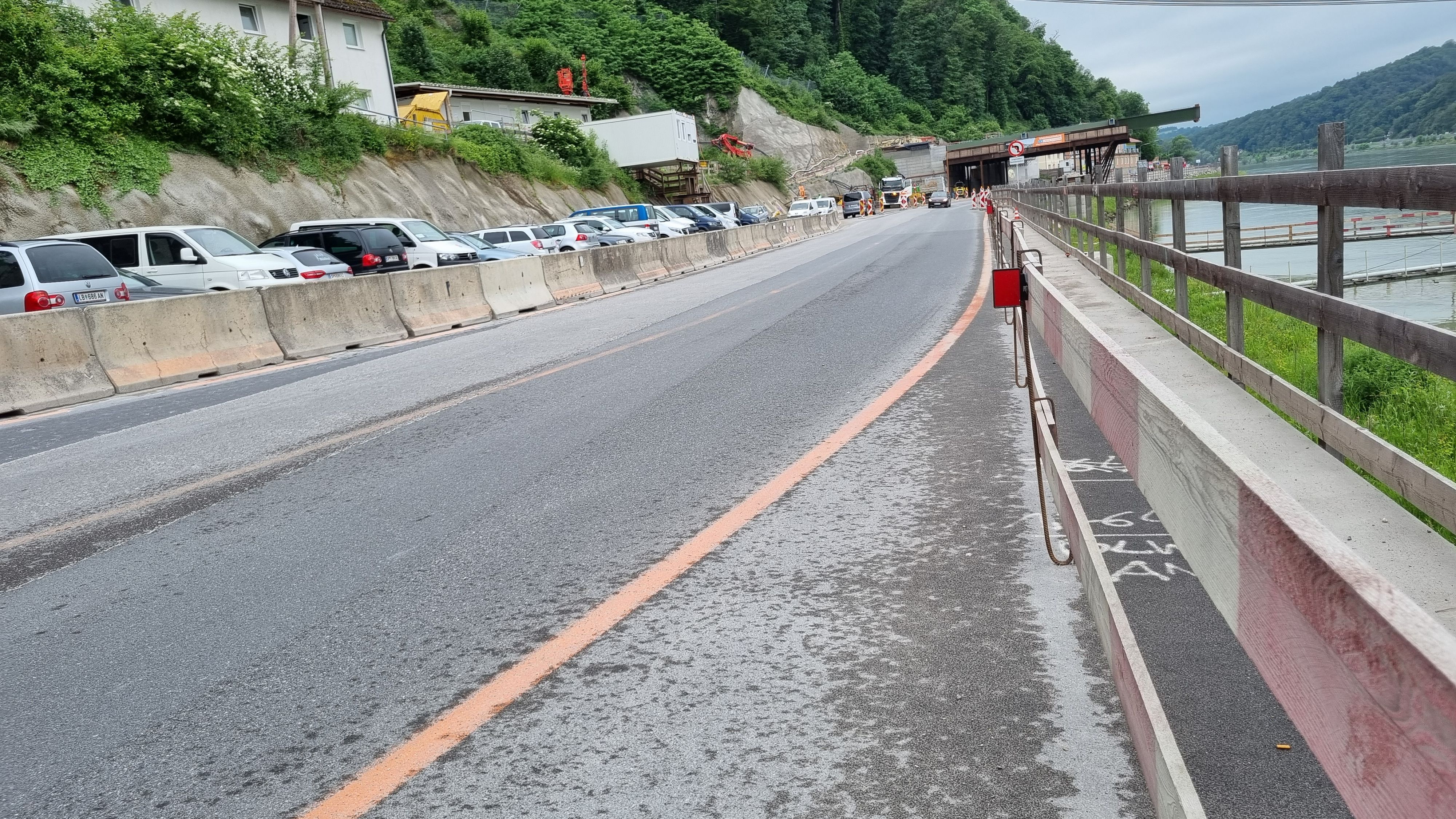 Der 52-Jährige soll die Frau auf offener Straße niedergestochen haben.