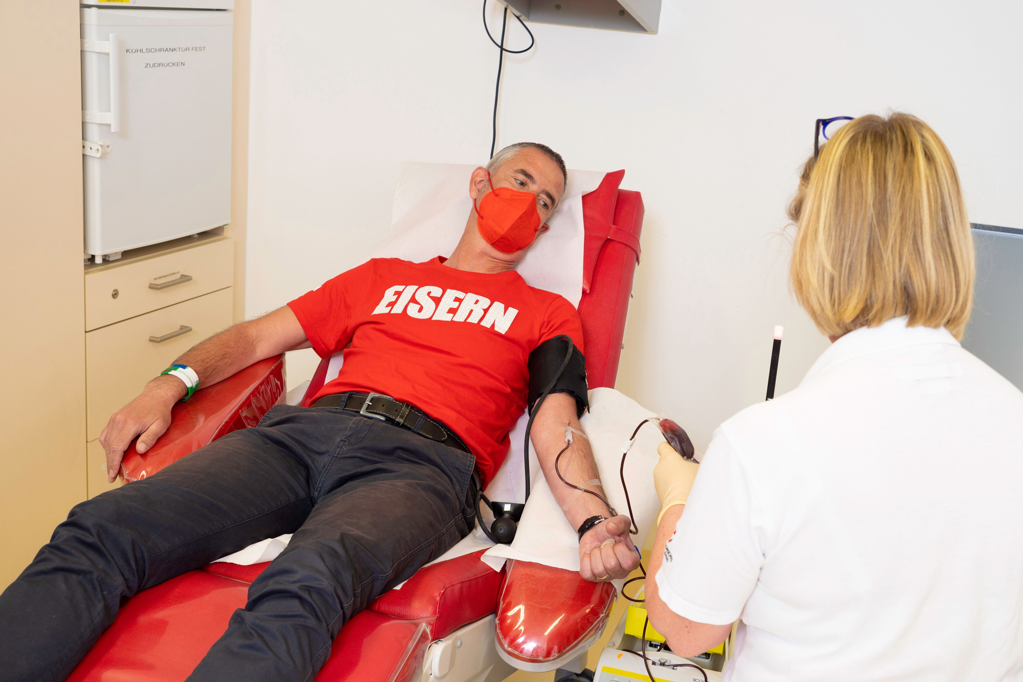 Über 70 Liter Blut hat Gerald Netzl seit seinem 18. Lebensjahr bereits gespendet und damit schon unglaubliche 150-mal sein Bestes gegeben. Das Rotes Kreuz lädt ein, es Herrn Netzl gleichzutun.