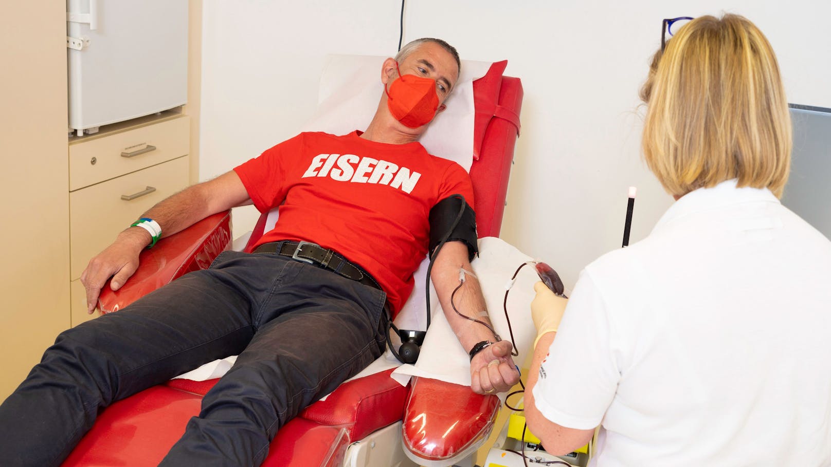 Über 70 Liter Blut hat Gerald Netzl seit seinem 18. Lebensjahr bereits gespendet und damit schon unglaubliche 150-mal sein Bestes gegeben. Das Rotes Kreuz lädt ein, es Herrn Netzl gleichzutun.