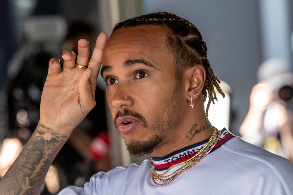 Lewis Hamilton soll den Heckflügel am Boliden von Sergio Perez berührt haben. 