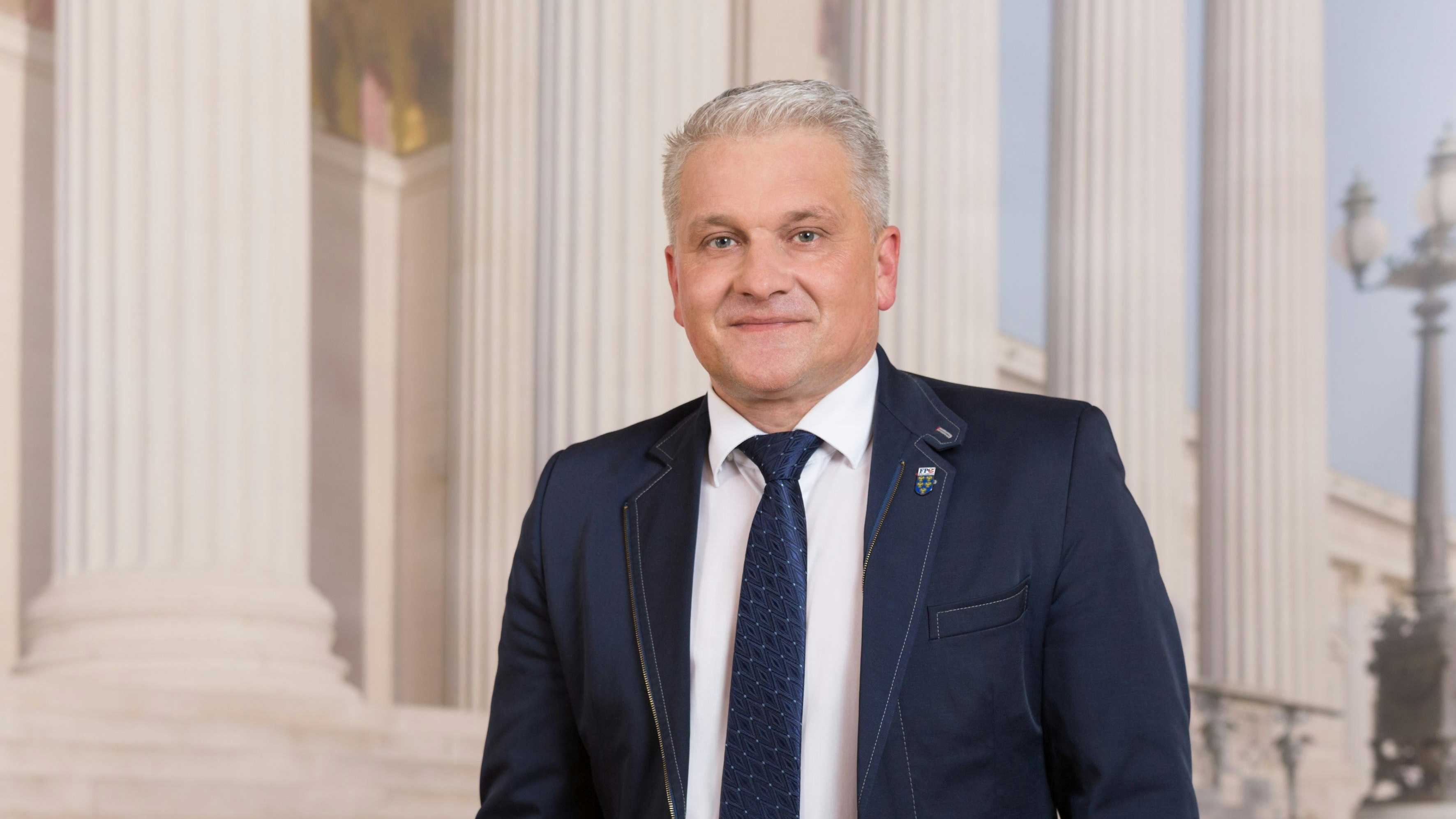 FPÖ-Abgeordneter Christian Lausch übt Kritik