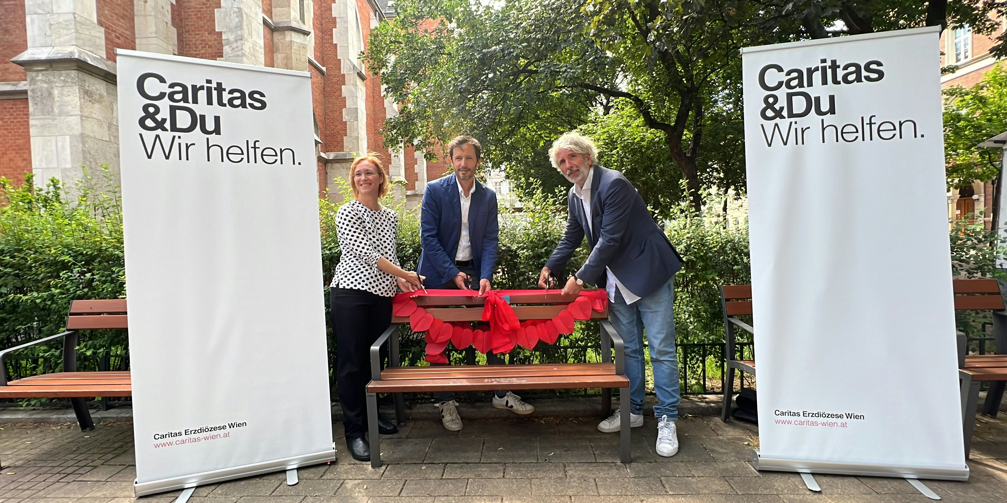 Das Caritas Bankerl im 4. Bezirk bei der Elisabeth Kirche.