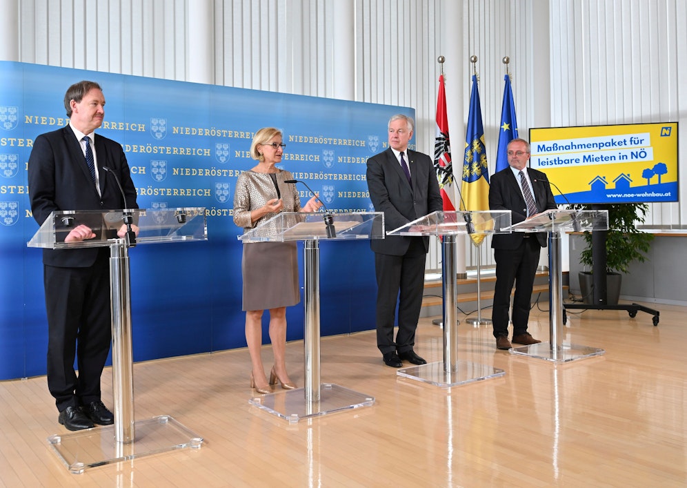 Präsentierten gemeinsam ein Maßnahmenpaket für leistbare Mieten im gemeinnützigen Wohnbau in NÖ: Prof. Christian Helmenstein, Landeshauptfrau Johanna Mikl-Leitner, Landesrat Martin Eichtinger und Obmann Manfred Damberger