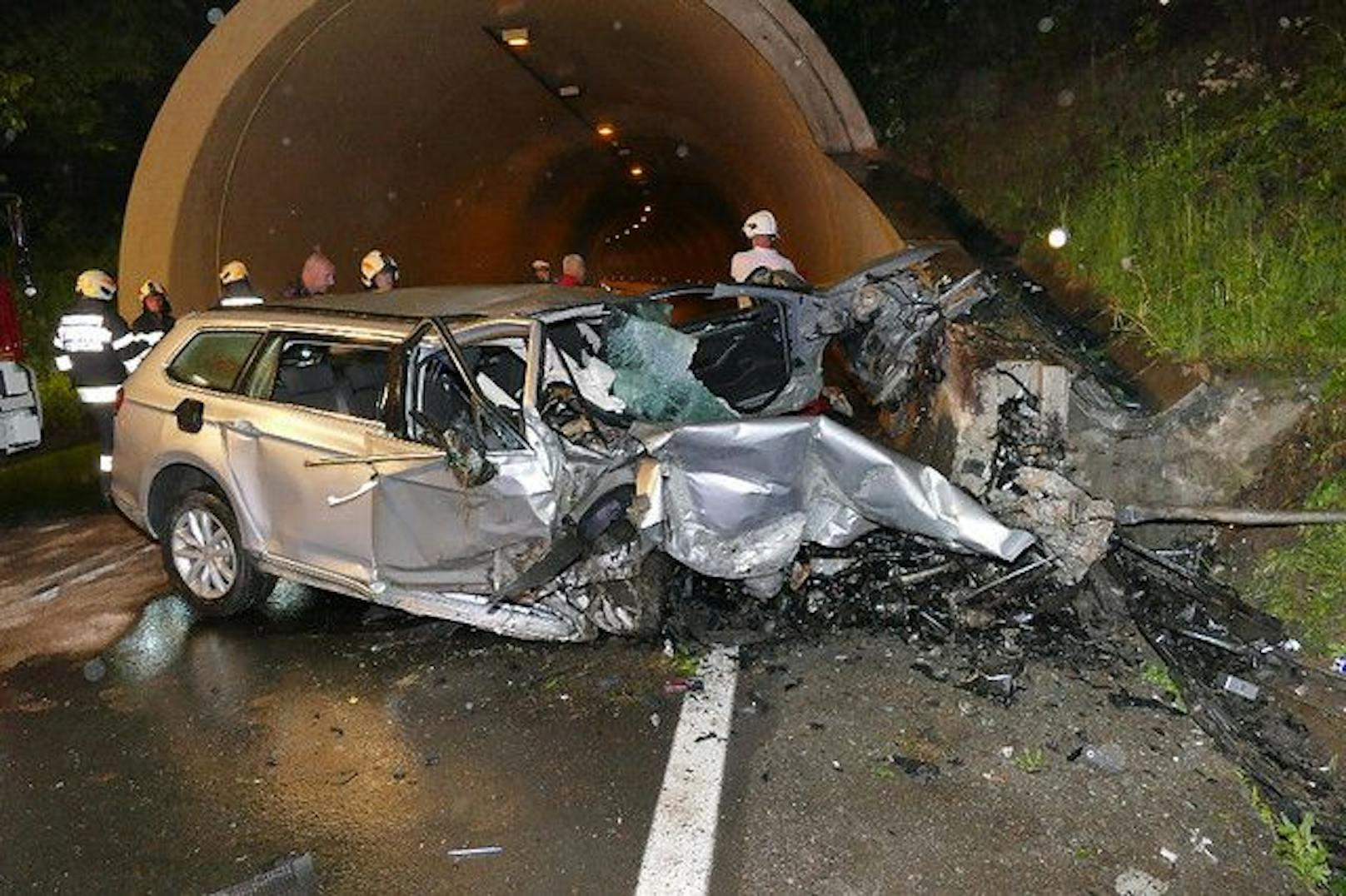 28-Jähriger stirbt bei Regen-Crash mit Tunnelportal