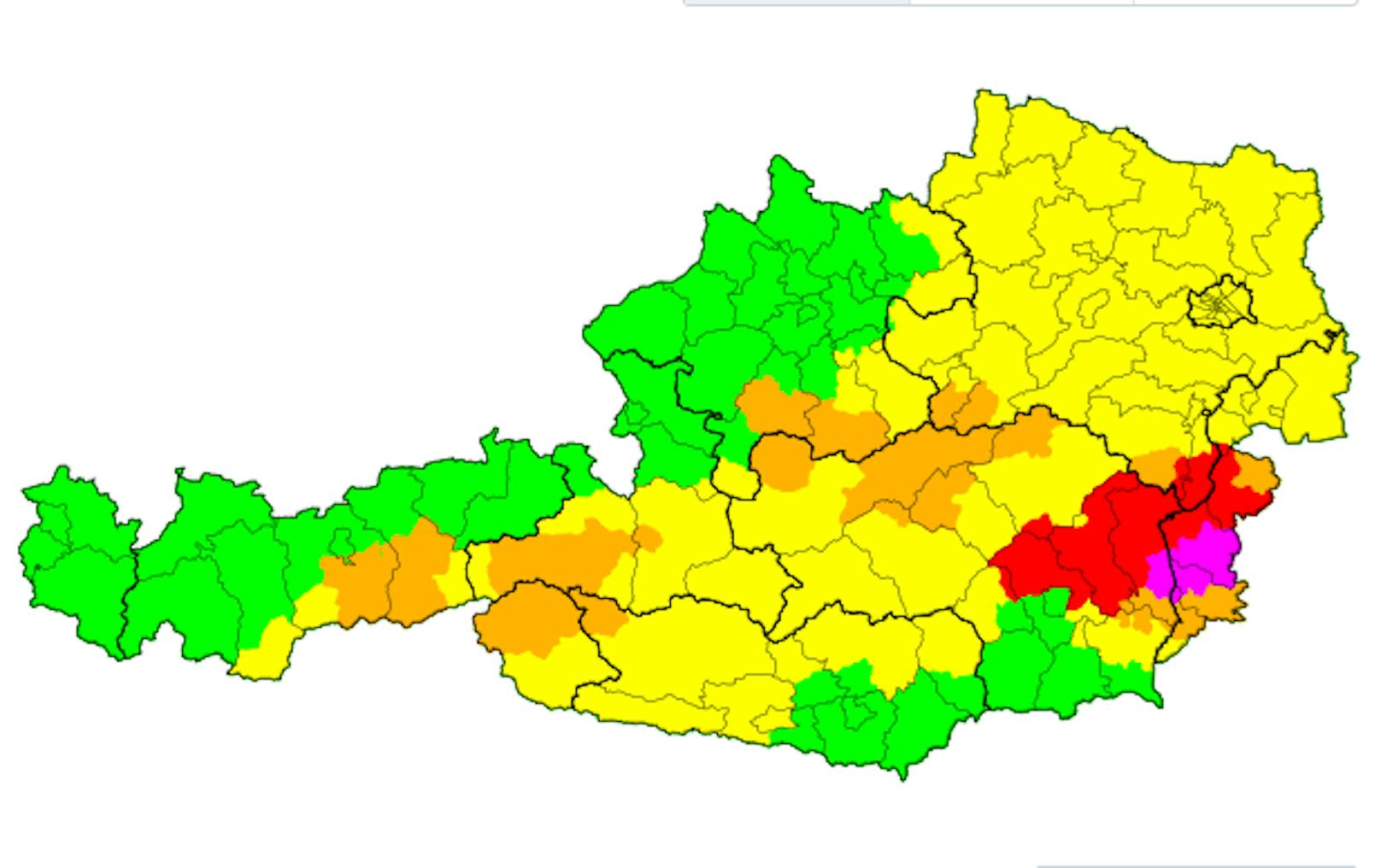 Die Wetterkarte am Dienstag (Stand 20.23 Uhr) zeigte vor allem im Burgenland und der Steiermark heftige Unwetter an.&nbsp;