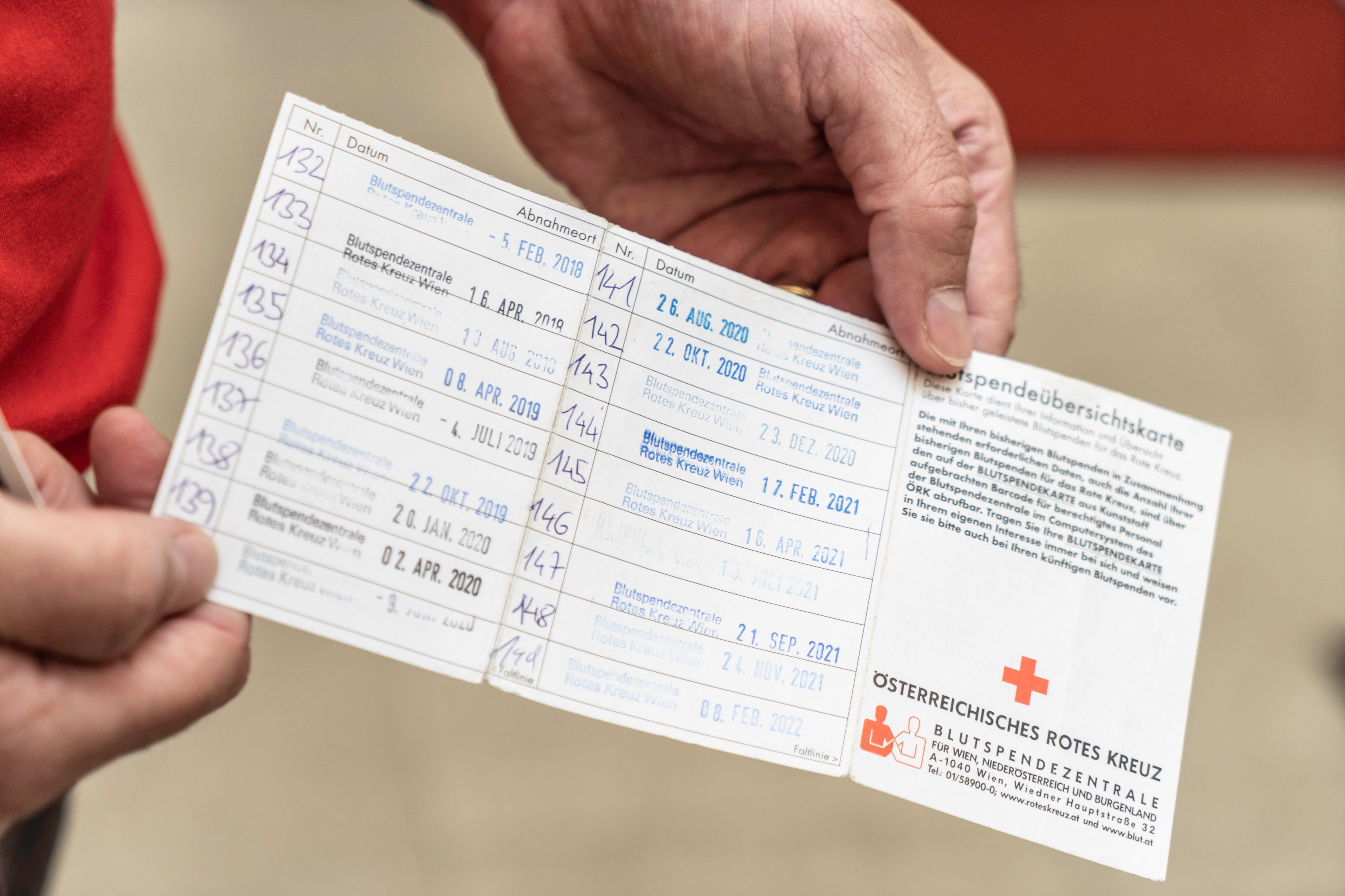 Um die Vollversorgung zu garantieren, ist das Rote Kreuz auf regelmäßige Spenden angewiesen – denn Blut ist nur 42 Tage haltbar und kann nicht künstlich hergestellt werden.