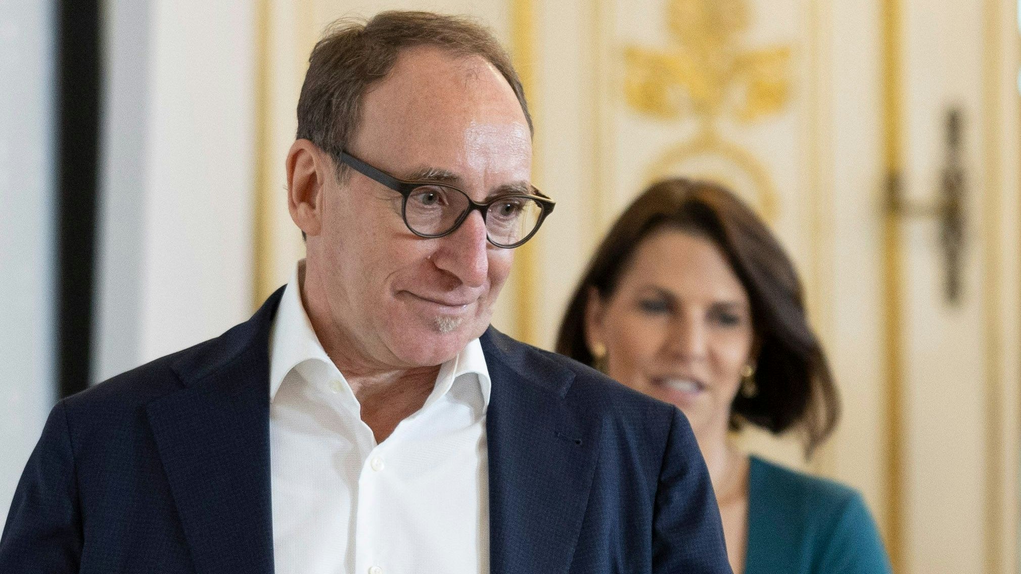 Gesundheitsminister Johannes Rauch (Grüne) und Verfassungsministerin Karoline Edtstadler (VP) verkündeten am 24. Mai 2022 das vorläufige Aus der FFP2-Maskenpflicht in Österreich.