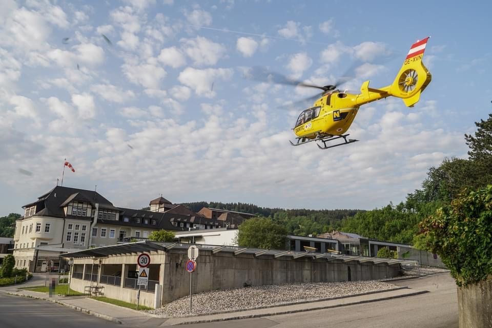 Transporter gegen Moped: 16-Jähriger per Heli ins Spital