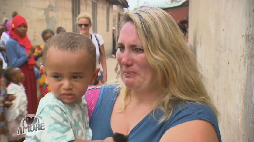 Als die Österreicherin bei ihrem Freund zu Besuch ist, kann sie ihre Gefühle nicht mehr zurückhalten.