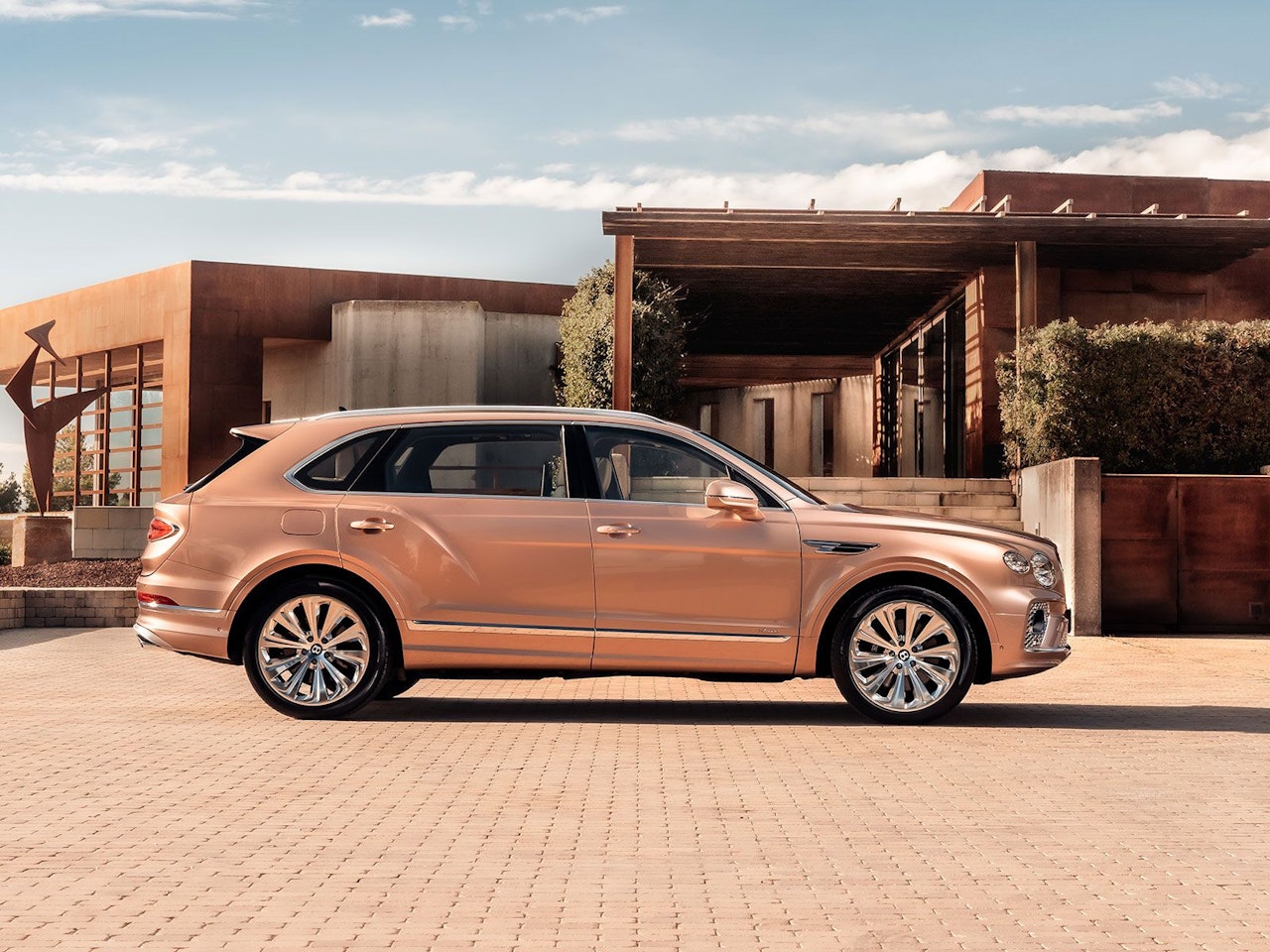 Heute.at - Mehr Platz und Luxus im neuen Bentley Bentayga LWB