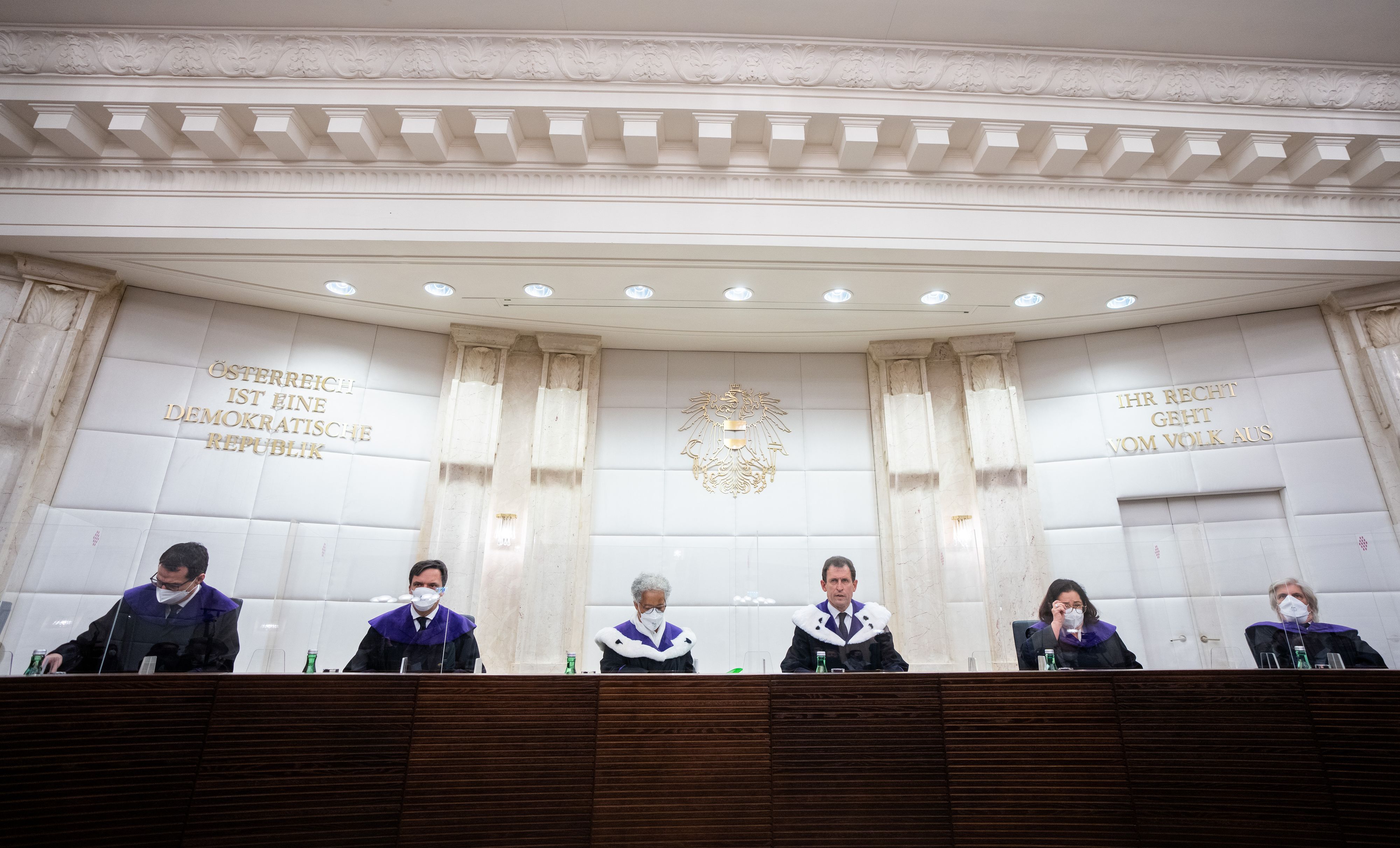 VfGH-Präsident Christoph Grabenwarter (3.v.r) während einer öffentlichen Verhandlung des Verfassungsgerichtshofs. Archivbild. 