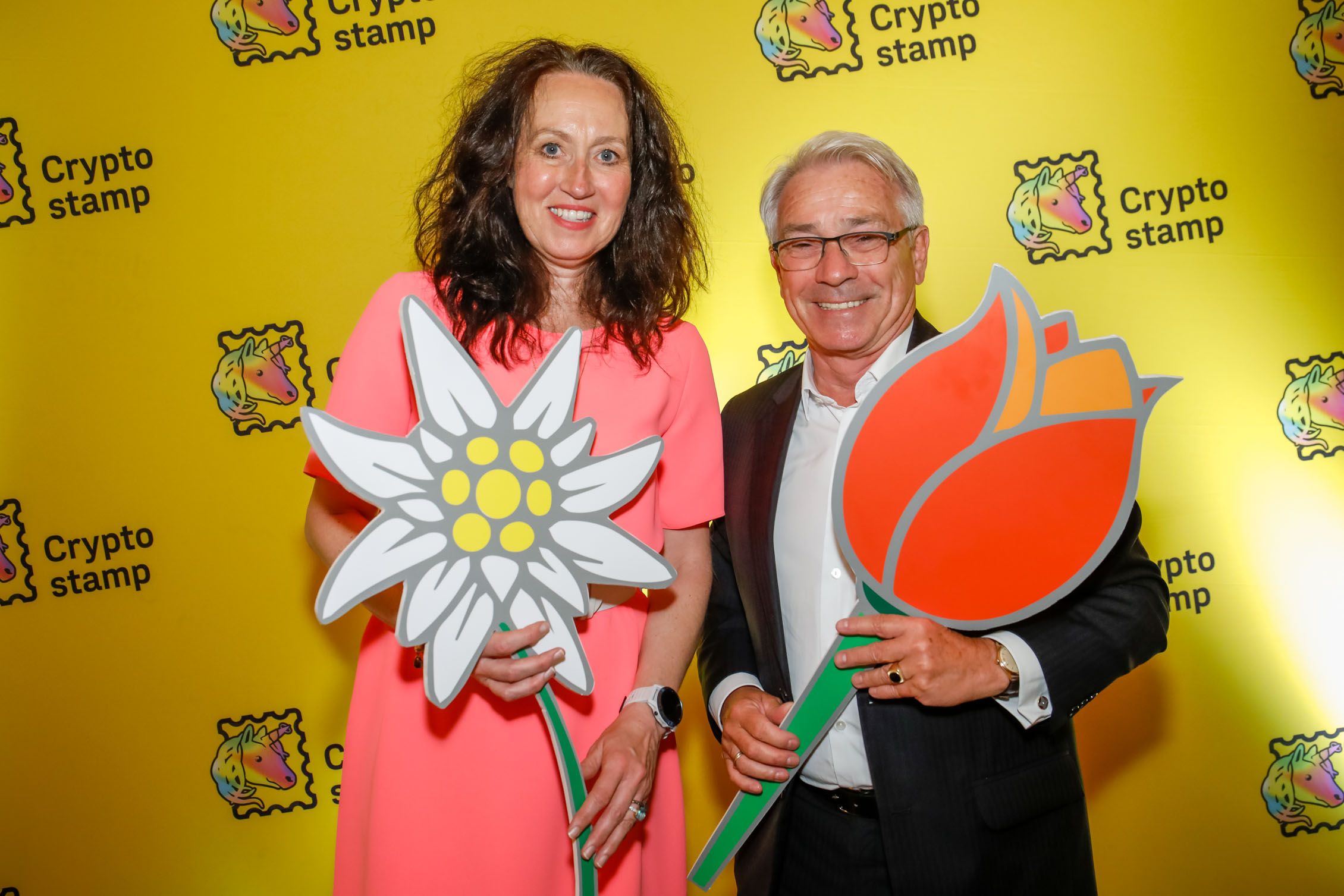 Herna Verhagen, CEO der PostNL und Georg Pölzl, Generaldirektor der Österreichischen Post AG, beim Branchengipfel der International Post Corporation (IPC) in Wien.