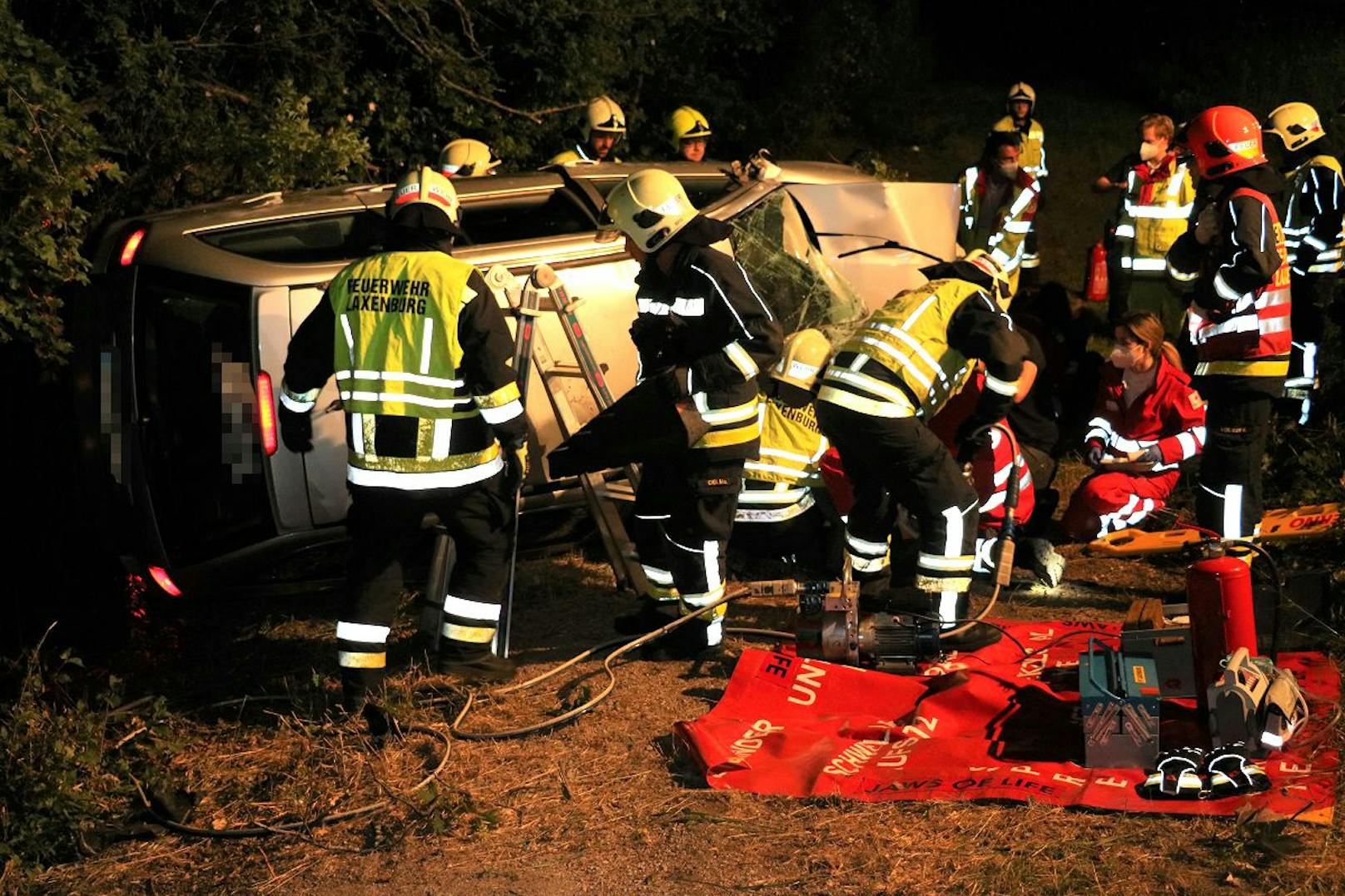 Vier Verletzte bei schwerem Unfall in Laxenburg