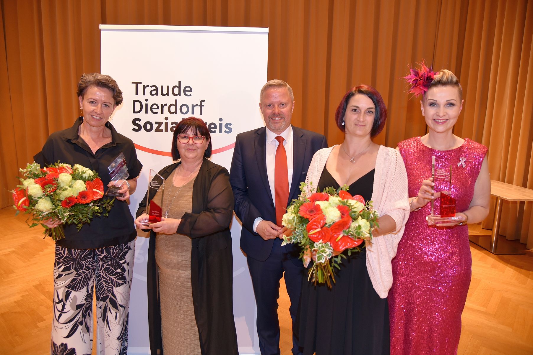 Elke Schmid-Dierdorf, Beatrix Kohlhauser, Rainer Spenger, Sabrina Manninger (UareSpecial) und Claudia Altmann-Pospischek.