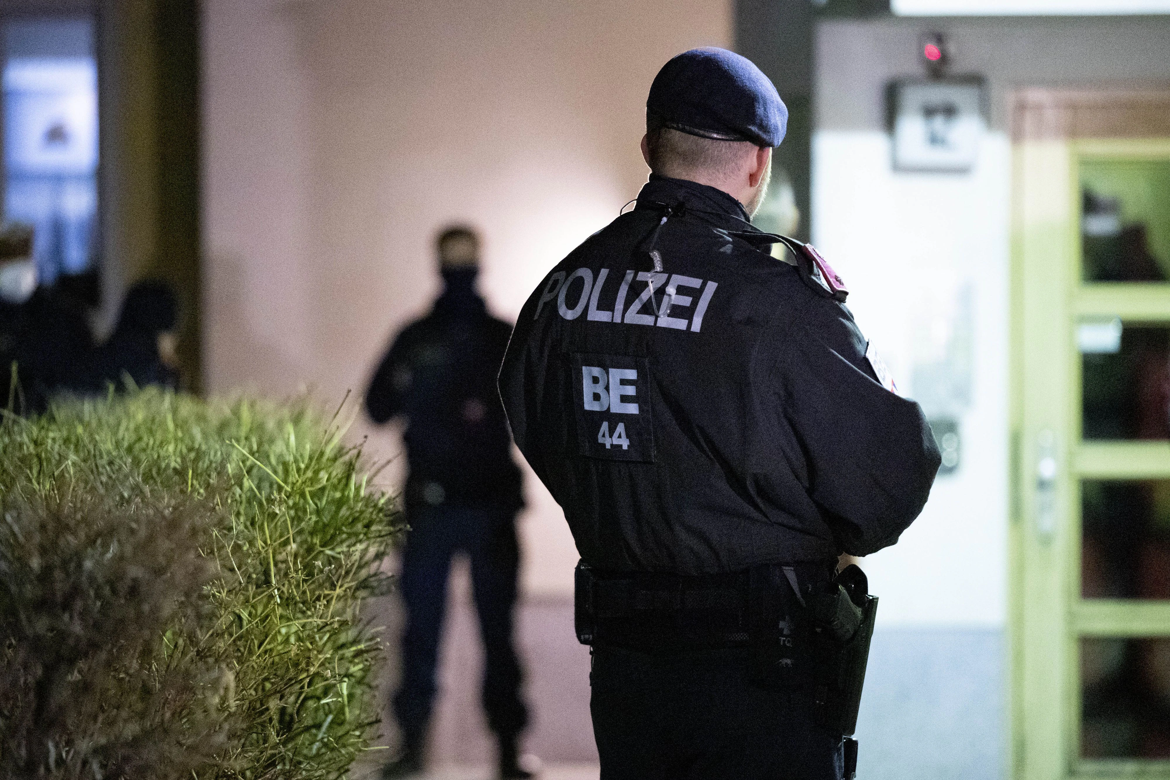 Die Polizei nahm den Verdächtigen noch in der Nähe des Lokals fest.