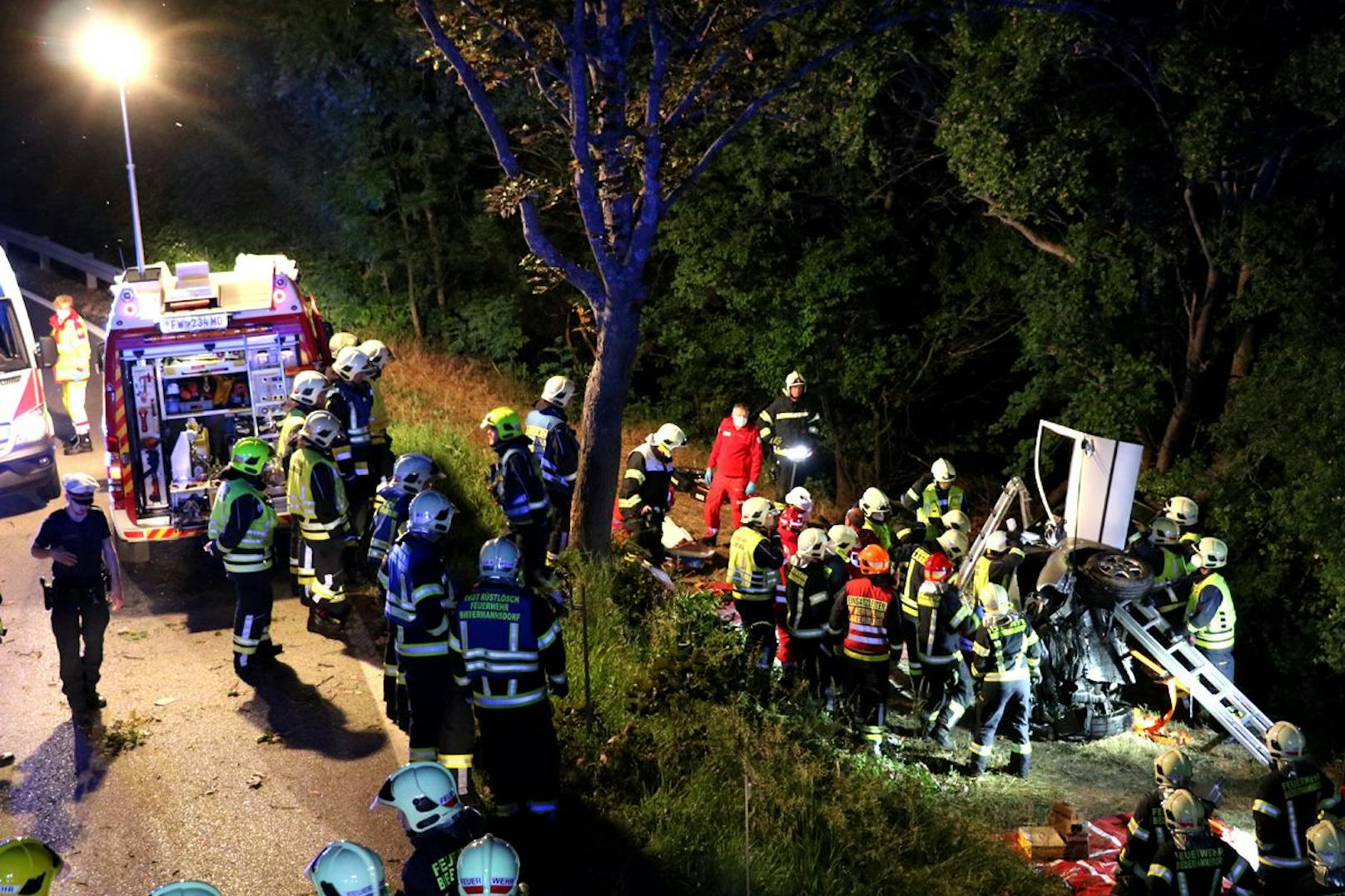 Vier Verletzte bei schwerem Unfall in Laxenburg