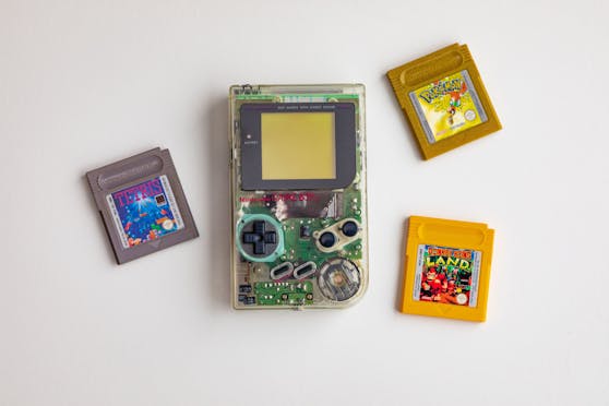 Kann heute ganz schön viel Geld wert sein: Ein Nintendo GameBoy.